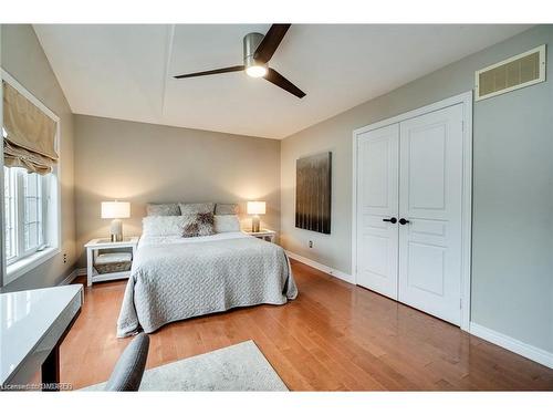 2301 Hertfordshire Way, Oakville, ON - Indoor Photo Showing Bedroom