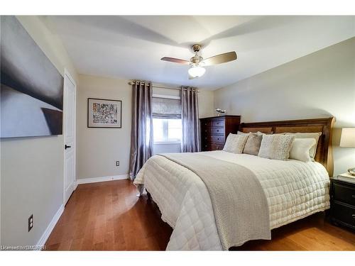 2301 Hertfordshire Way, Oakville, ON - Indoor Photo Showing Bedroom