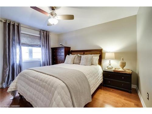 2301 Hertfordshire Way, Oakville, ON - Indoor Photo Showing Bedroom