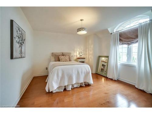 2301 Hertfordshire Way, Oakville, ON - Indoor Photo Showing Bedroom