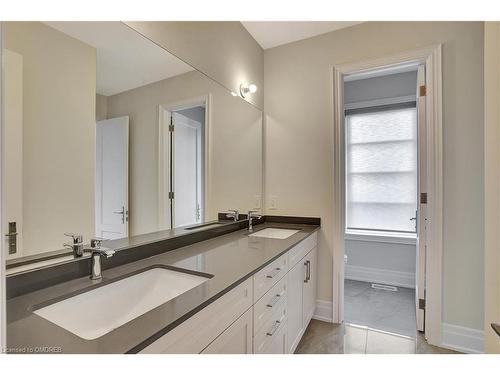 2279 Hyacinth Crescent Crescent, Oakville, ON - Indoor Photo Showing Bathroom