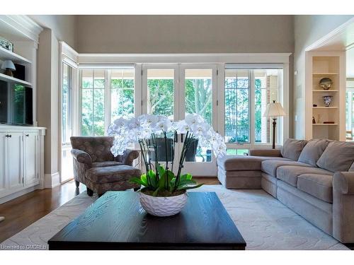 282 Dalewood Drive, Oakville, ON - Indoor Photo Showing Living Room