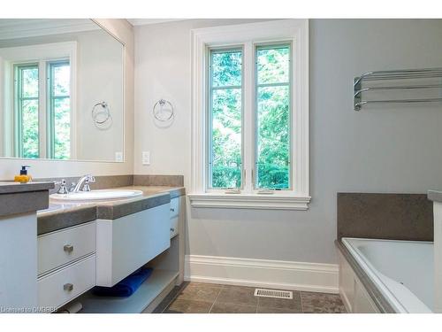 282 Dalewood Drive, Oakville, ON - Indoor Photo Showing Bathroom