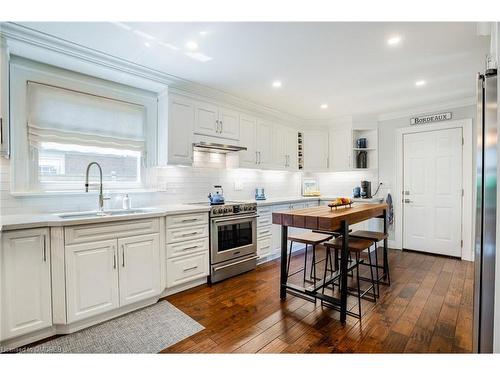 1205 Lambeth Road, Oakville, ON - Indoor Photo Showing Kitchen With Upgraded Kitchen