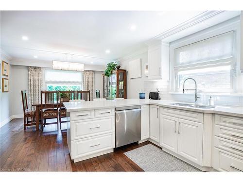 1205 Lambeth Road, Oakville, ON - Indoor Photo Showing Kitchen With Double Sink With Upgraded Kitchen