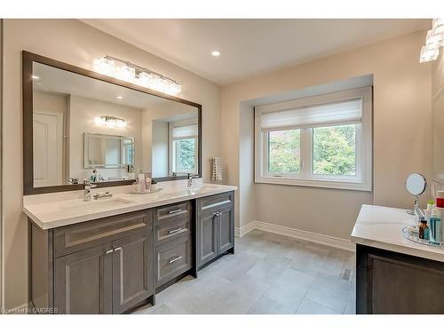 1389 Creekwood Trail, Oakville, ON - Indoor Photo Showing Bathroom