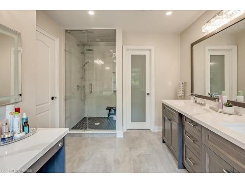 1389 Creekwood Trail, Oakville, ON - Indoor Photo Showing Bathroom