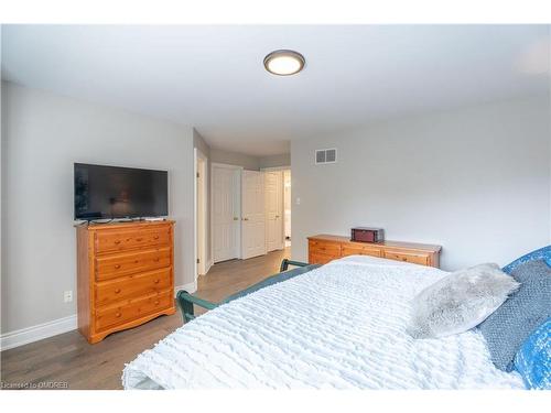 2265 Brays Lane, Oakville, ON - Indoor Photo Showing Bedroom