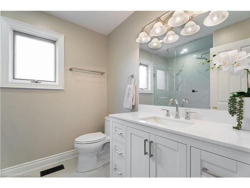 2265 Brays Lane, Oakville, ON - Indoor Photo Showing Bathroom