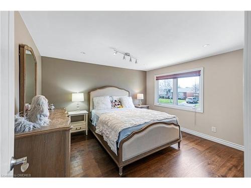 11 Rayne Avenue, Oakville, ON - Indoor Photo Showing Bedroom