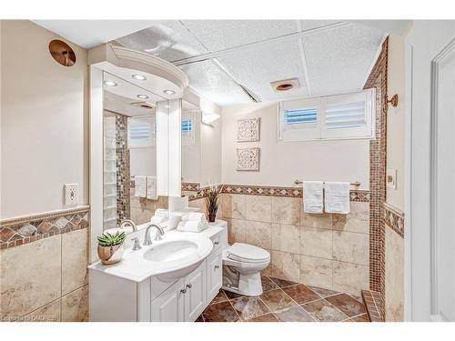 11 Rayne Avenue, Oakville, ON - Indoor Photo Showing Bathroom