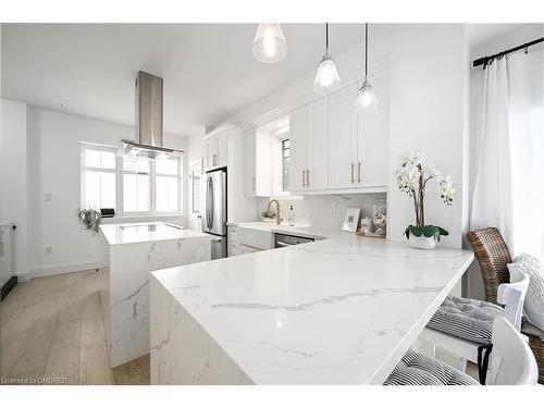 42-337 Beach Boulevard, Hamilton, ON - Indoor Photo Showing Kitchen