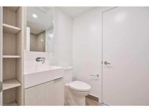 703-370 Martha Street, Burlington, ON - Indoor Photo Showing Bathroom