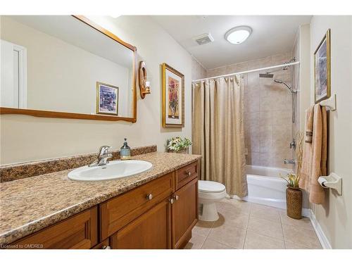 423 Irwin Street, Midland, ON - Indoor Photo Showing Bathroom