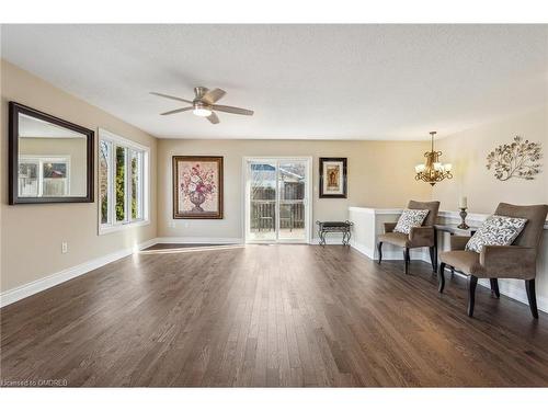 423 Irwin Street, Midland, ON - Indoor Photo Showing Living Room