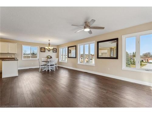 423 Irwin Street, Midland, ON - Indoor Photo Showing Living Room