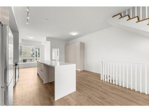 3047 Trailside Drive, Oakville, ON - Indoor Photo Showing Kitchen