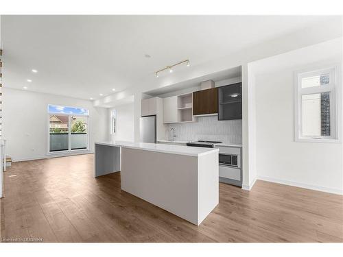 3047 Trailside Drive, Oakville, ON - Indoor Photo Showing Kitchen