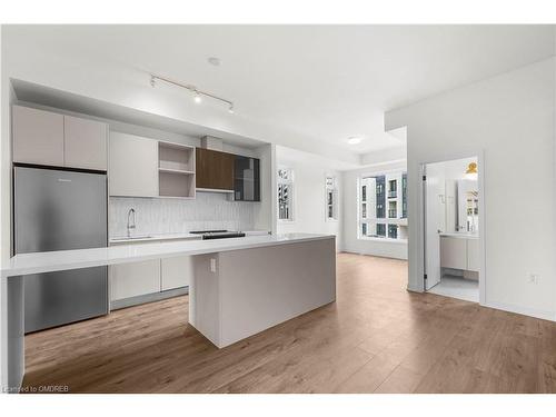 3047 Trailside Drive, Oakville, ON - Indoor Photo Showing Kitchen