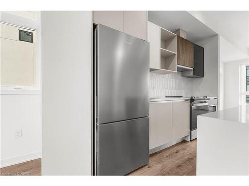 3047 Trailside Drive, Oakville, ON - Indoor Photo Showing Kitchen