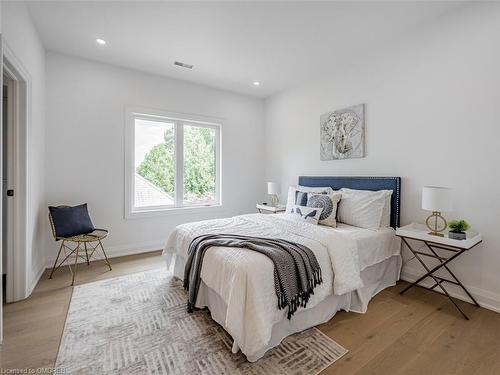 974 North Shore Boulevard W, Burlington, ON - Indoor Photo Showing Bedroom