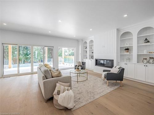 974 North Shore Boulevard W, Burlington, ON - Indoor Photo Showing Living Room With Fireplace