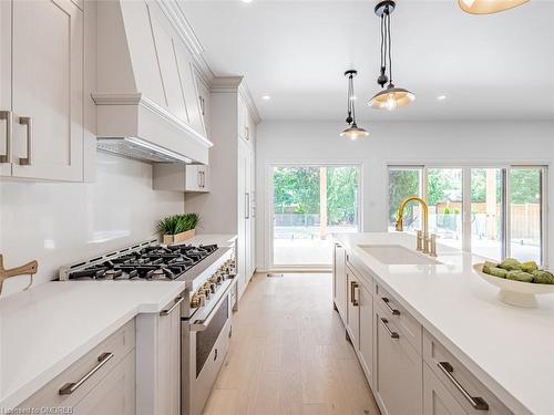 974 North Shore Boulevard W, Burlington, ON - Indoor Photo Showing Kitchen With Upgraded Kitchen