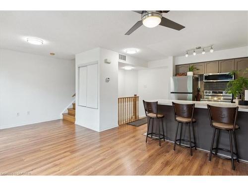 2122-115 George Appleton Way, Toronto, ON - Indoor Photo Showing Kitchen With Stainless Steel Kitchen With Upgraded Kitchen