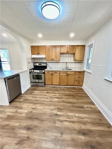 84 Empire Street, Welland, ON - Indoor Photo Showing Kitchen