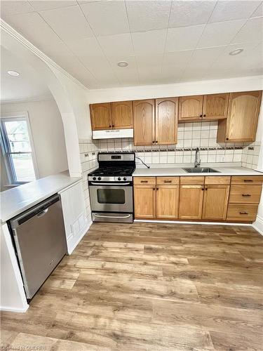 84 Empire Street, Welland, ON - Indoor Photo Showing Kitchen