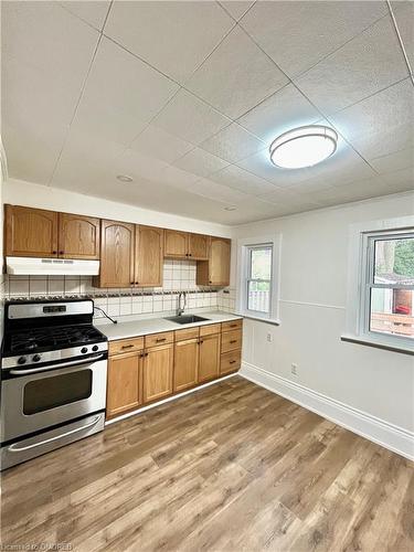 84 Empire Street, Welland, ON - Indoor Photo Showing Kitchen