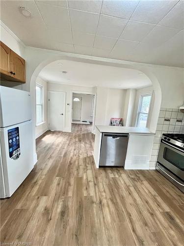 84 Empire Street, Welland, ON - Indoor Photo Showing Kitchen