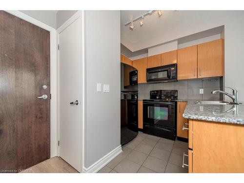 2903-16 Yonge Street, Toronto, ON - Indoor Photo Showing Kitchen