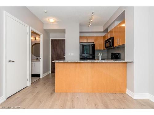 2903-16 Yonge Street, Toronto, ON - Indoor Photo Showing Kitchen