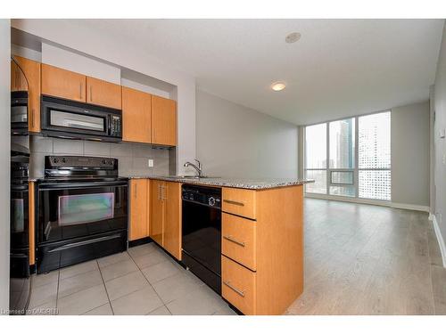 2903-16 Yonge Street, Toronto, ON - Indoor Photo Showing Kitchen