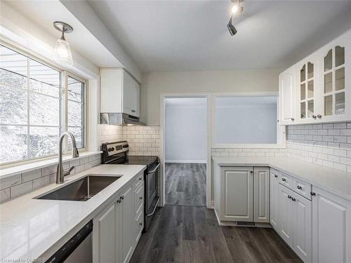 1063 Bedford Avenue, Burlington, ON - Indoor Photo Showing Kitchen With Upgraded Kitchen