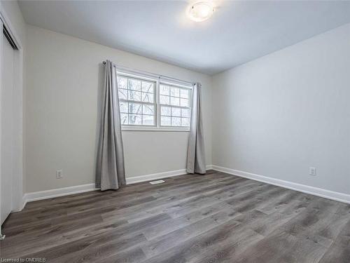 1063 Bedford Avenue, Burlington, ON - Indoor Photo Showing Other Room