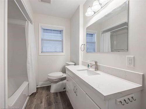 1063 Bedford Avenue, Burlington, ON - Indoor Photo Showing Bathroom