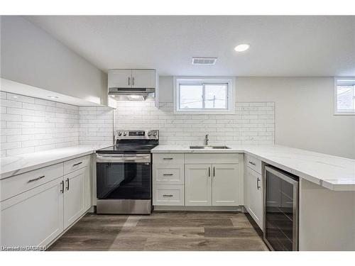 1063 Bedford Avenue, Burlington, ON - Indoor Photo Showing Kitchen With Upgraded Kitchen