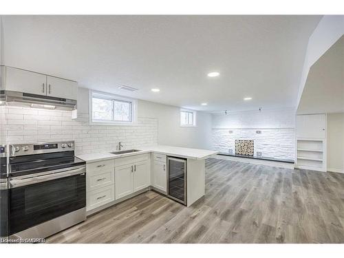 1063 Bedford Avenue, Burlington, ON - Indoor Photo Showing Kitchen