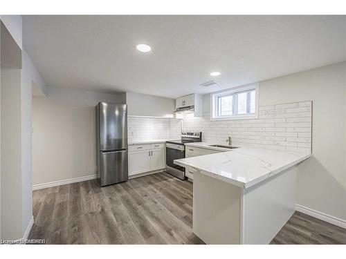 1063 Bedford Avenue, Burlington, ON - Indoor Photo Showing Kitchen