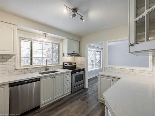 1063 Bedford Avenue, Burlington, ON - Indoor Photo Showing Kitchen With Stainless Steel Kitchen