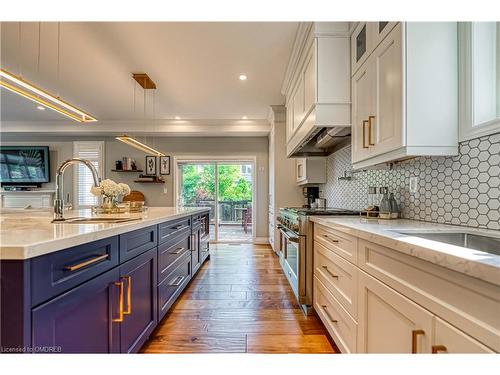 195 Vinton Road, Ancaster, ON - Indoor Photo Showing Kitchen With Upgraded Kitchen