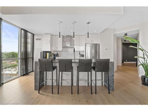 807-2025 Maria Street, Burlington, ON - Indoor Photo Showing Kitchen With Upgraded Kitchen