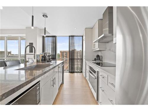 807-2025 Maria Street, Burlington, ON - Indoor Photo Showing Kitchen With Stainless Steel Kitchen With Upgraded Kitchen