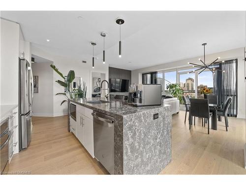 807-2025 Maria Street, Burlington, ON - Indoor Photo Showing Kitchen With Stainless Steel Kitchen With Upgraded Kitchen