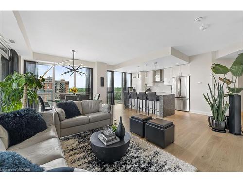 807-2025 Maria Street, Burlington, ON - Indoor Photo Showing Living Room