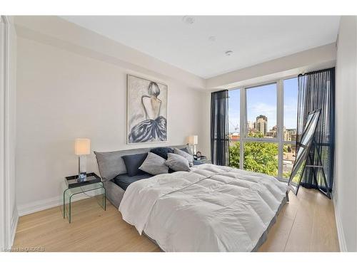 807-2025 Maria Street, Burlington, ON - Indoor Photo Showing Bedroom