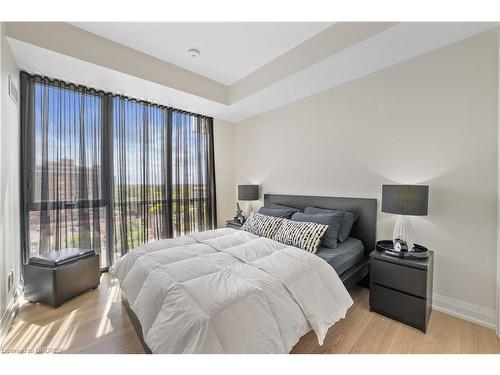 807-2025 Maria Street, Burlington, ON - Indoor Photo Showing Bedroom