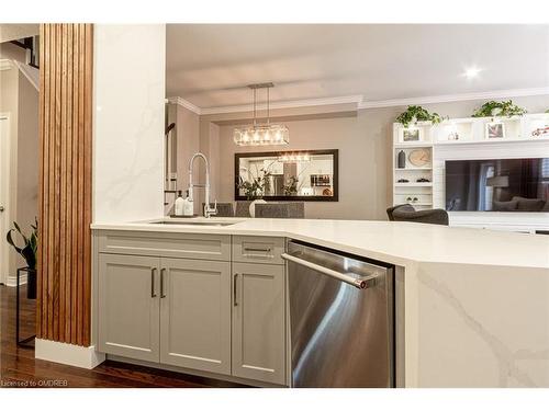 2438 Montagne Avenue, Oakville, ON - Indoor Photo Showing Kitchen